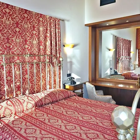 Ξενοδοχείο Tronas & 5*