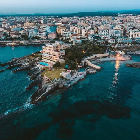 Tronas & Ξενοδοχείο 5*