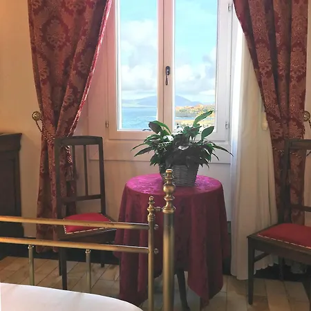 Tronas & Hotel 5*