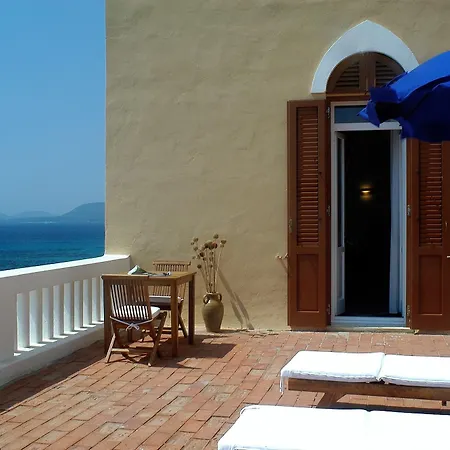 Tronas & Hotel 5*