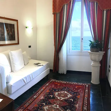 Tronas & Hotel