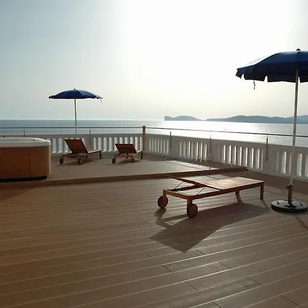 Tronas & Hotel 5*