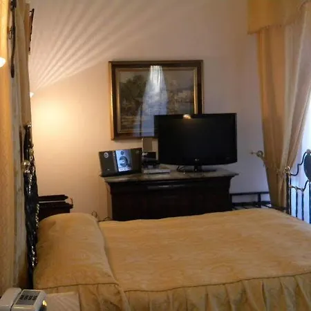 Hotel Tronas &