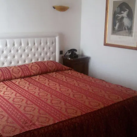 Tronas & Hotel 5*
